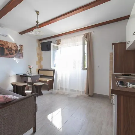 Serene Retreat With Pool Holiday home Veliki Brocanac