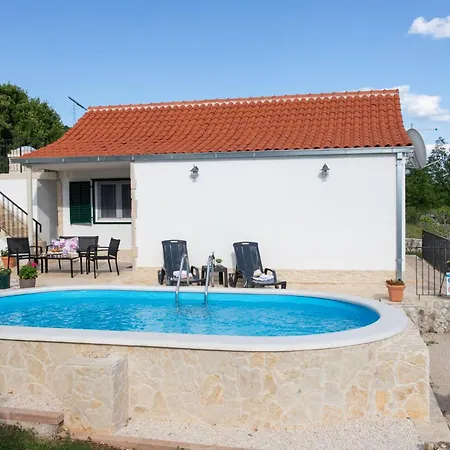 Holiday home Serene Retreat With Pool Veliki Brocanac