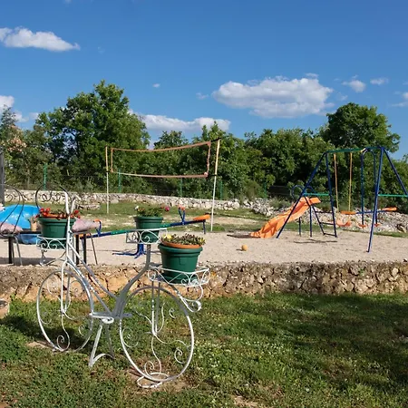 Serene Retreat With Pool Holiday home Veliki Brocanac
